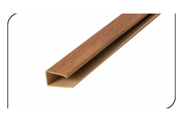 Arremate F PVC – Tabica na parede